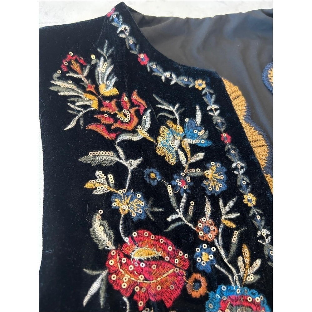 Vintage Black Velvet Embroidered Floral Open Front Vest Boho Folk Art Scalloped - Picture 7 of 7
